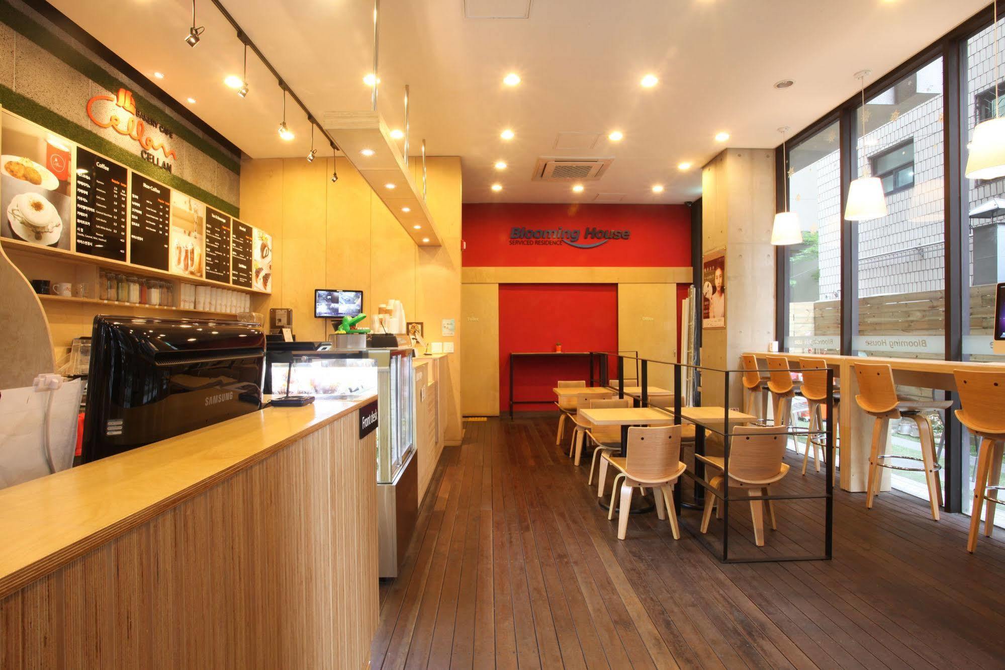 บลูมมิ่งเฮาส์เรสซิเดนซ์ Aparthotel โซล ภายนอก รูปภาพ