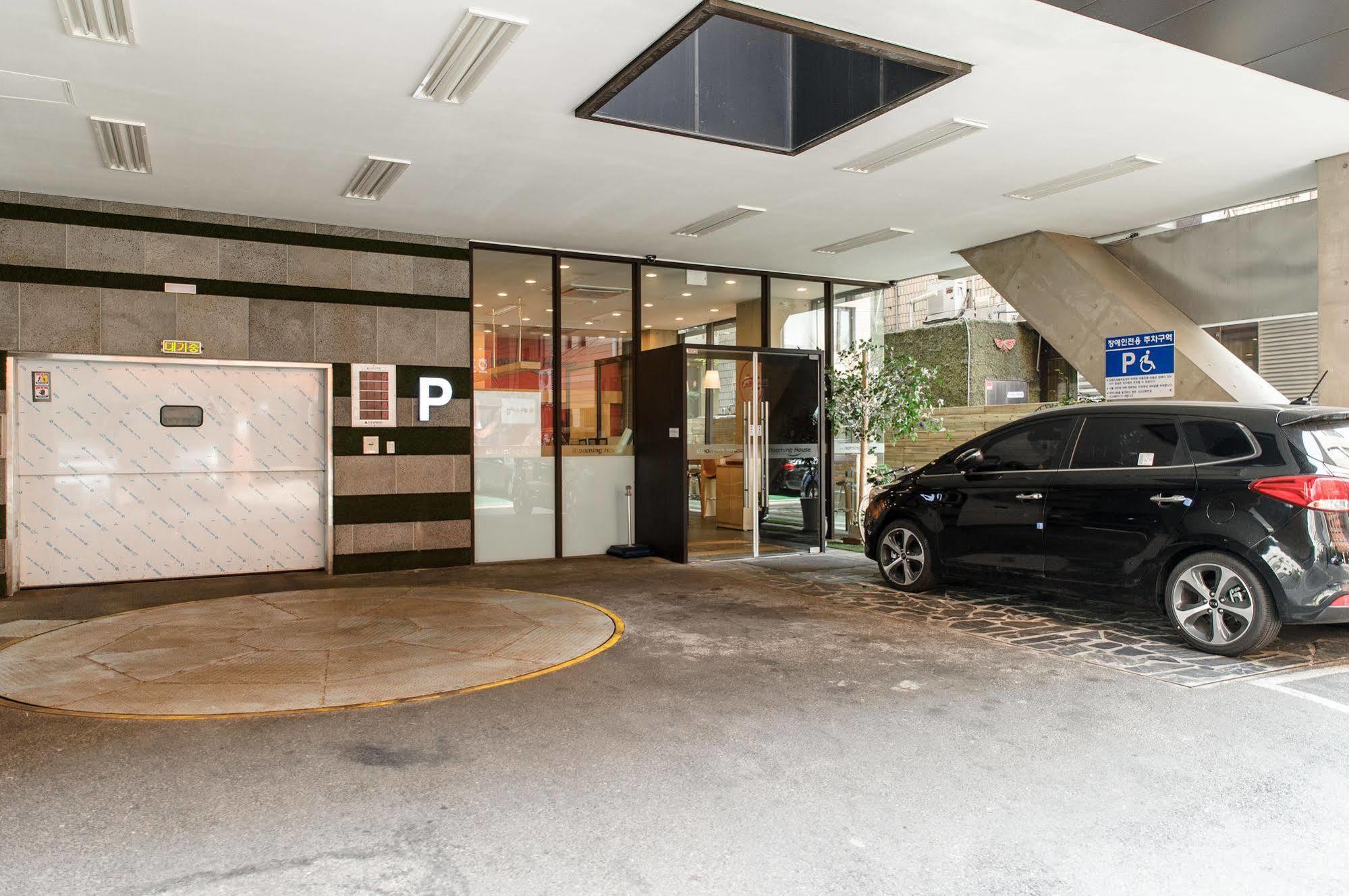 บลูมมิ่งเฮาส์เรสซิเดนซ์ Aparthotel โซล ภายนอก รูปภาพ
